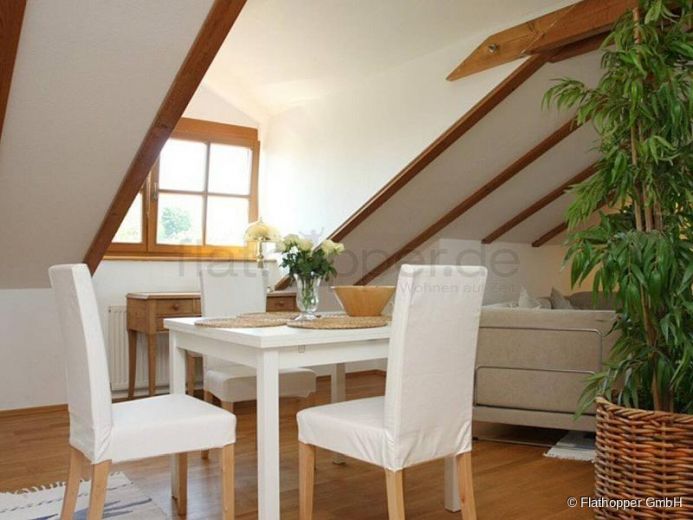 Helle Dachgeschoss-Wohnung in Vaterstetten bei München