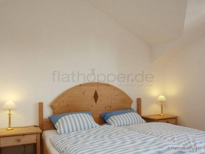 Helle Dachgeschoss-Wohnung in Vaterstetten bei München