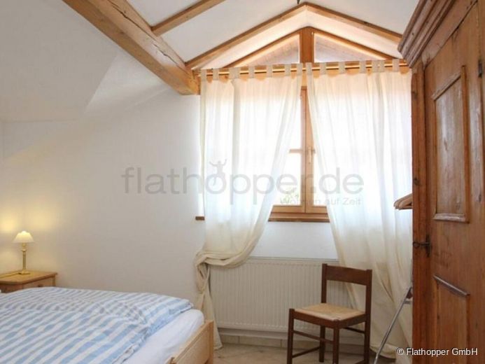 Helle Dachgeschoss-Wohnung in Vaterstetten bei München