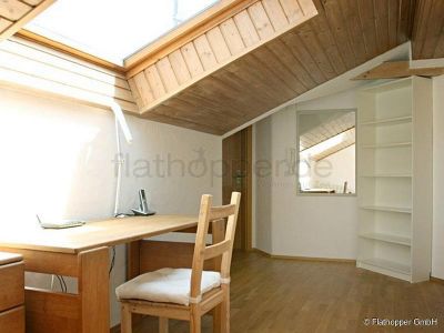Helle Dachgeschoss-Wohnung in Vaterstetten bei München