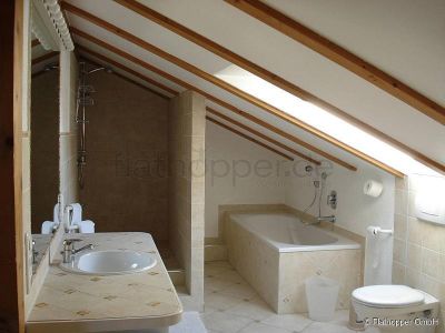 Helle Dachgeschoss-Wohnung in Vaterstetten bei München
