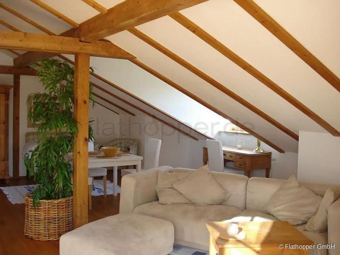 Helle Dachgeschoss-Wohnung in Vaterstetten bei M&uuml;nchen