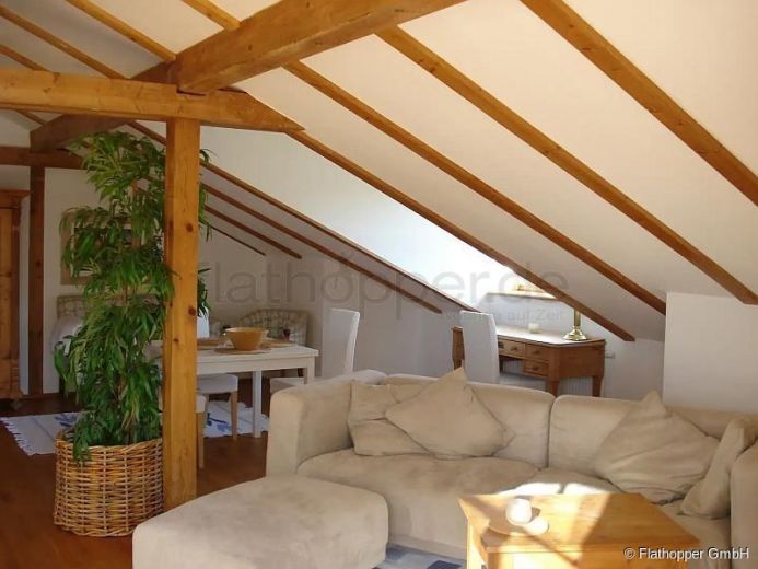 Helle Dachgeschoss-Wohnung in Vaterstetten bei M&uuml;nchen