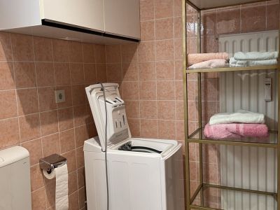 M&ouml;blierte 3-Zimmer-Wohnung mit Balkon in Augsburg