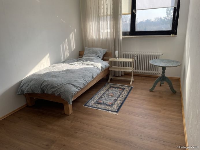 M&ouml;blierte 3-Zimmer-Wohnung mit Balkon in Augsburg