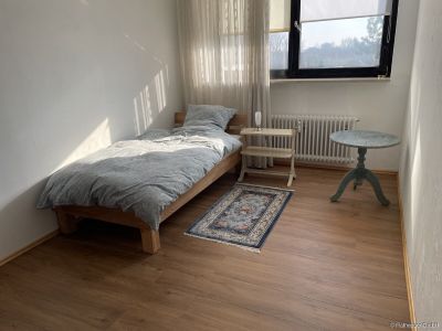 M&ouml;blierte 3-Zimmer-Wohnung mit Balkon in Augsburg