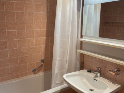 M&ouml;blierte 3-Zimmer-Wohnung mit Balkon in Augsburg