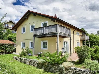 Mitten im Grünen: 2-Zimmer-Wohnung mit Terrasse, Garten und Parkplatz in Bad Endorf - Landkreis Rosenheim
