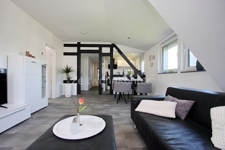 Schick modern mit Stellplatz und Blick ins Gr&uuml;ne, ruhig, gute Anbindung!