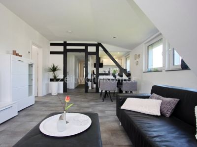 Schick modern mit Stellplatz und Blick ins Gr&uuml;ne, ruhig, gute Anbindung!