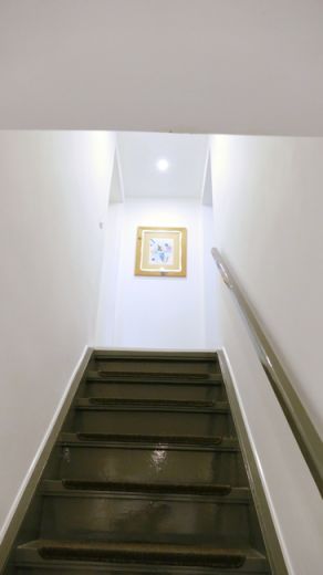 Schick modern mit Stellplatz und Blick ins Gr&uuml;ne, ruhig, gute Anbindung!