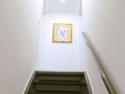 Schick modern mit Stellplatz und Blick ins Gr&uuml;ne, ruhig, gute Anbindung!