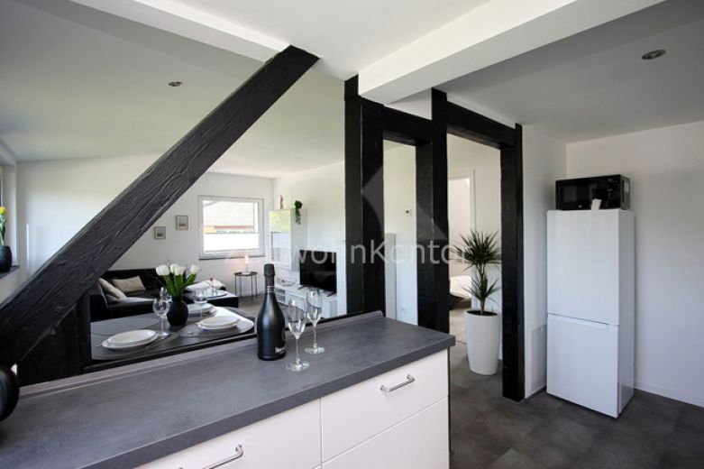 Schick modern mit Stellplatz und Blick ins Gr&uuml;ne, ruhig, gute Anbindung!