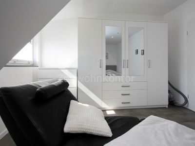 Schick modern mit Stellplatz und Blick ins Gr&uuml;ne, ruhig, gute Anbindung!