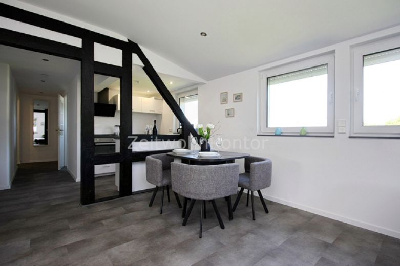 Schick modern mit Stellplatz und Blick ins Gr&uuml;ne, ruhig, gute Anbindung!