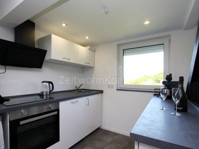 Schick modern mit Stellplatz und Blick ins Gr&uuml;ne, ruhig, gute Anbindung!