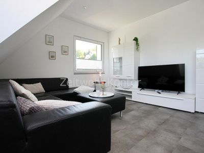 Schick modern mit Stellplatz und Blick ins Gr&uuml;ne, ruhig, gute Anbindung!