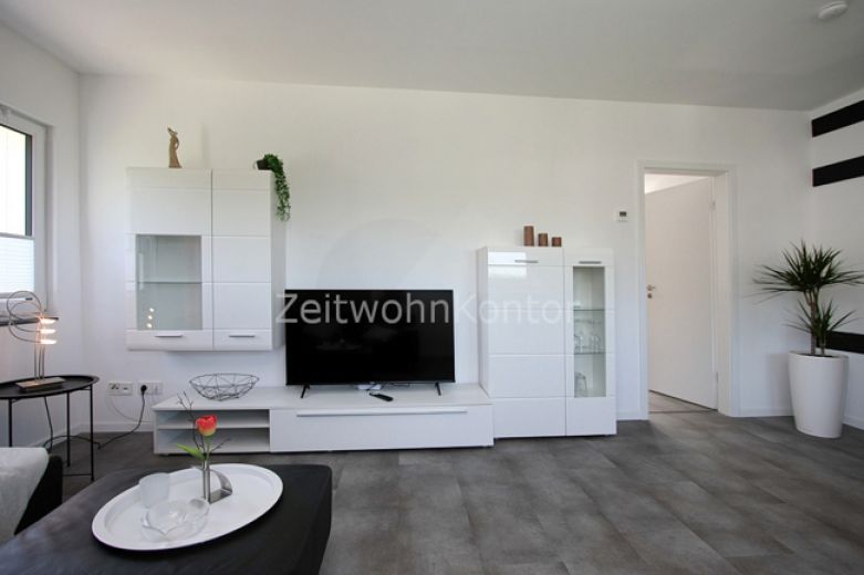 Schick modern mit Stellplatz und Blick ins Gr&uuml;ne, ruhig, gute Anbindung!