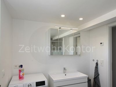 Schick modern mit Stellplatz und Blick ins Gr&uuml;ne, ruhig, gute Anbindung!