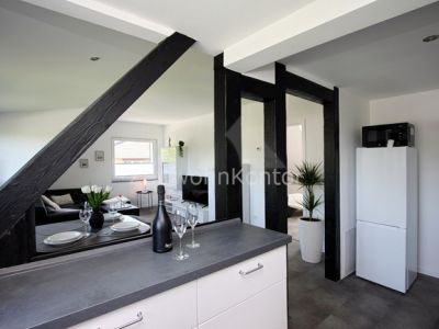 Schick modern mit Stellplatz und Blick ins Gr&uuml;ne, ruhig, gute Anbindung!