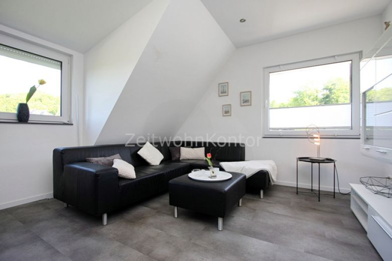 Schick modern mit Stellplatz und Blick ins Gr&uuml;ne, ruhig, gute Anbindung!