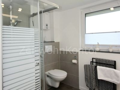 Schick modern mit Stellplatz und Blick ins Gr&uuml;ne, ruhig, gute Anbindung!