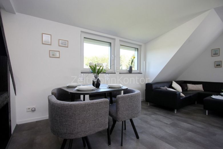 Schick modern mit Stellplatz und Blick ins Gr&uuml;ne, ruhig, gute Anbindung!