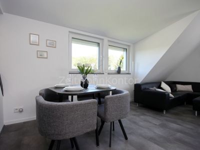 Schick modern mit Stellplatz und Blick ins Gr&uuml;ne, ruhig, gute Anbindung!