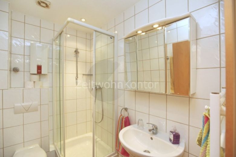 ZeitwohnKontor: Modern und hell möblierte Wohnung im Nordviertel mit Balkon, Internet aktiv!