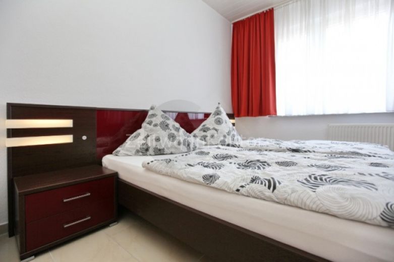 ZeitwohnKontor: Modern und hell möblierte Wohnung im Nordviertel mit Balkon, Internet aktiv!