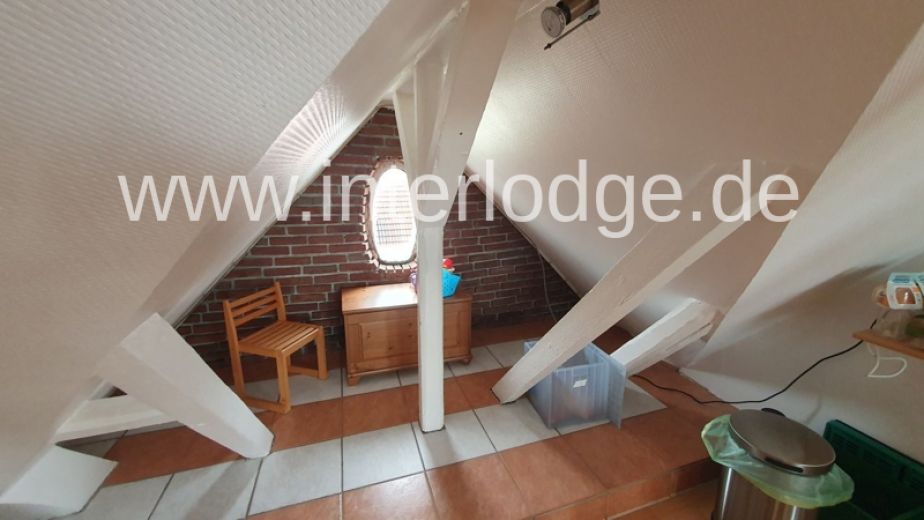 INTERLODGE Hochwertig ausgestattete Maisonettewohnung mit Balkon in Essen-Holsterhausen