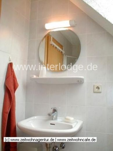 INTERLODGE Köln: Komplett möblierte, gemütliche Dachgeschoßwohnung für Einzelperson