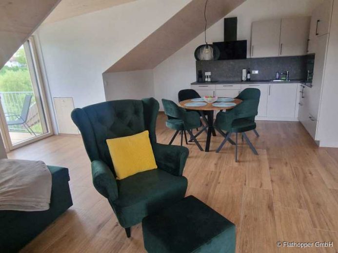 Moderne, stilvoll eingerichtete Wohnung im Dachgeschoss am Ortsrand von Glonn