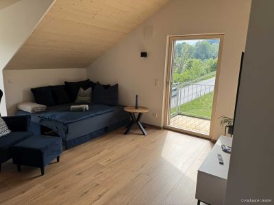 Moderne, stilvoll eingerichtete Wohnung im Dachgeschoss am Ortsrand von Glonn