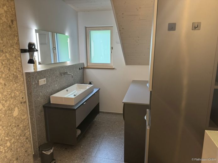 Moderne, stilvoll eingerichtete Wohnung im Dachgeschoss am Ortsrand von Glonn