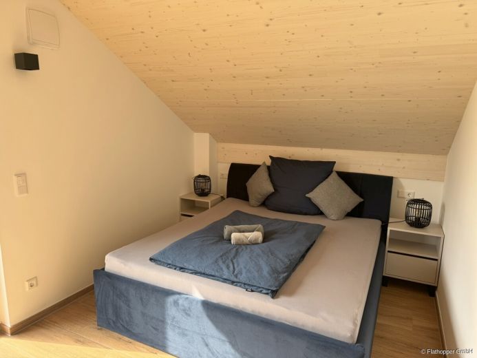 Moderne, stilvoll eingerichtete Wohnung im Dachgeschoss am Ortsrand von Glonn