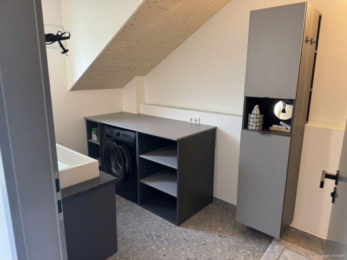 Moderne, stilvoll eingerichtete Wohnung im Dachgeschoss am Ortsrand von Glonn