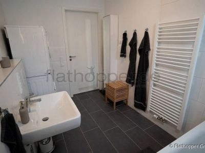 Stilvoll möblierte 3-Zimmer-Wohnung mit Loggia - Gronsdorf / Haar - S-Bahn Nähe