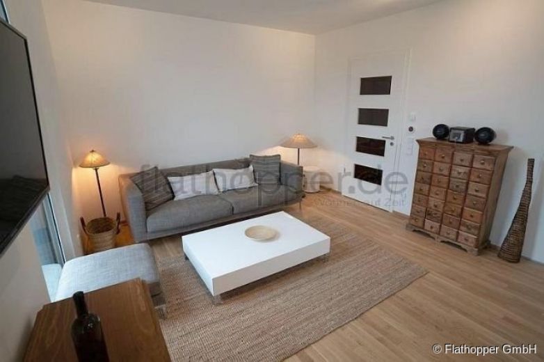 Stilvoll m&ouml;blierte 3-Zimmer-Wohnung mit Loggia - Gronsdorf / Haar - S-Bahn N&auml;he