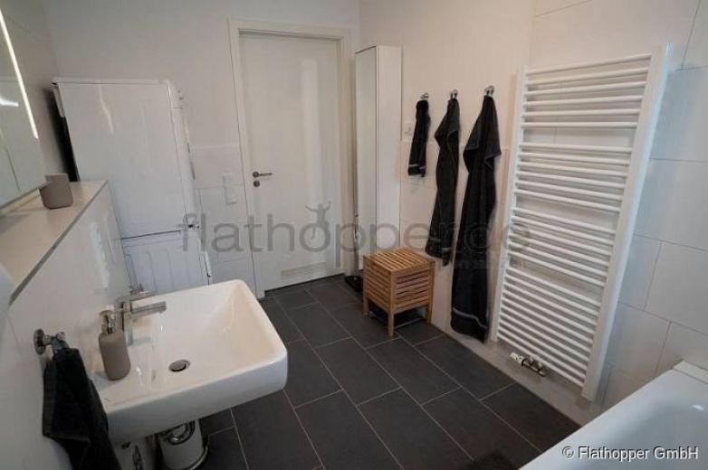 Stilvoll m&ouml;blierte 3-Zimmer-Wohnung mit Loggia - Gronsdorf / Haar - S-Bahn N&auml;he