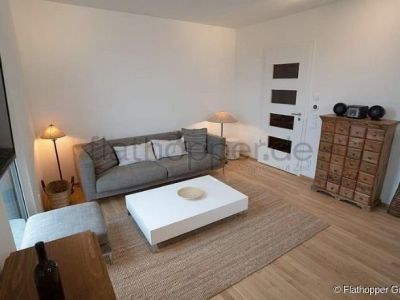 Stilvoll m&ouml;blierte 3-Zimmer-Wohnung mit Loggia - Gronsdorf / Haar - S-Bahn N&auml;he