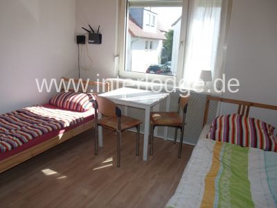 INTERLODGE Monteurunterkünfte:
Gut ausgestattete 2 oder 3-Bett-Zi., Kochnische o. Küche, TV, W-Lan.