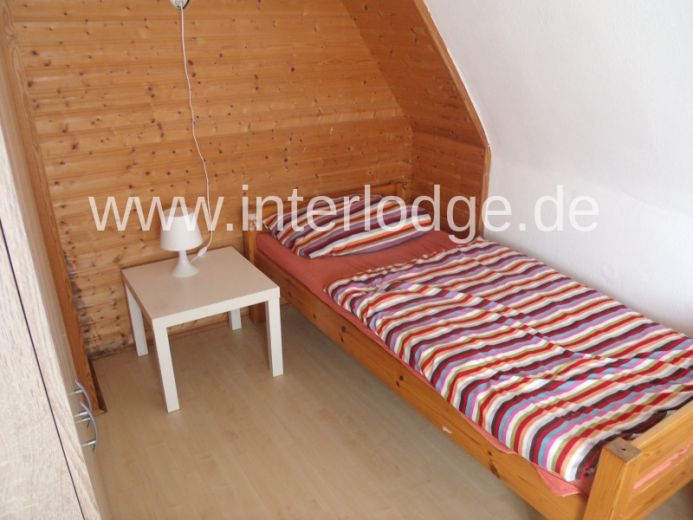 INTERLODGE Monteurunterkünfte:
Gut ausgestattete 2 oder 3-Bett-Zi., Kochnische o. Küche, TV, W-Lan.
