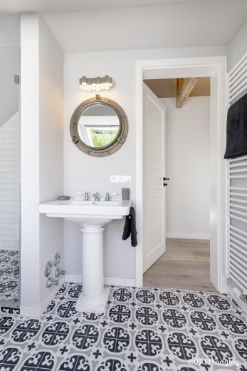 Loft-Style – 2-Zimmer Apartment mit offenem Dachgebälk