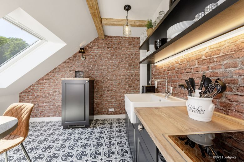 Loft-Style – 2-Zimmer Apartment mit offenem Dachgebälk