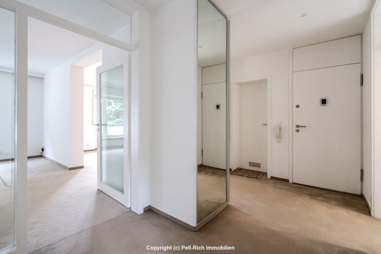 GRÜNRUHE: Geräumige 4-Zi.-Wohnung mit Balkon und Tiefgaragenstellplatz in Durlach-Bergwald zur Miete