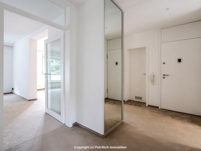GRÜNRUHE: Geräumige 4-Zi.-Wohnung mit Balkon und Tiefgaragenstellplatz in Durlach-Bergwald zur Miete