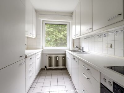 GRÜNRUHE: Geräumige 4-Zi.-Wohnung mit Balkon und Tiefgaragenstellplatz in Durlach-Bergwald zur Miete
