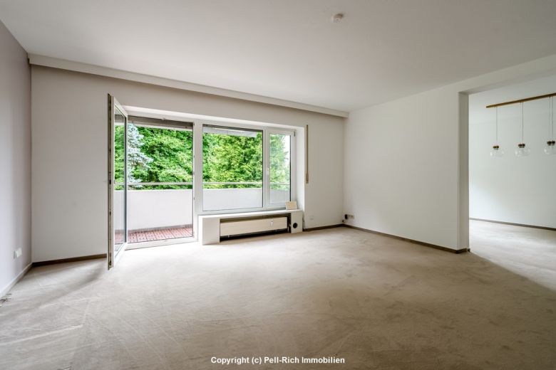 GRÜNRUHE: Geräumige 4-Zi.-Wohnung mit Balkon und Tiefgaragenstellplatz in Durlach-Bergwald zur Miete