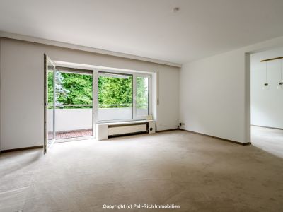 GRÜNRUHE: Geräumige 4-Zi.-Wohnung mit Balkon und Tiefgaragenstellplatz in Durlach-Bergwald zur Miete